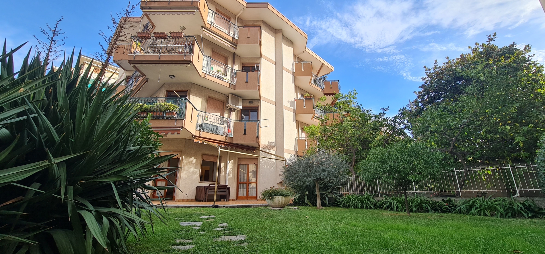 Trilocale con giardino privato